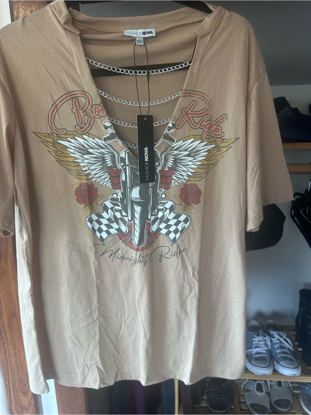 Fashion Nova women’s Tan Graphic Chain-Front Short Sleeve Tee